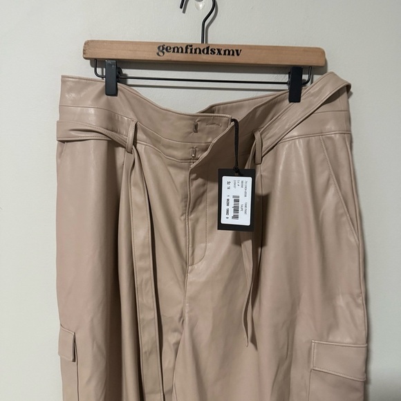 NWT PAIGE Tami Cargo Pant Taupe Vegan Leather Size 14 - Picture 4 of 8